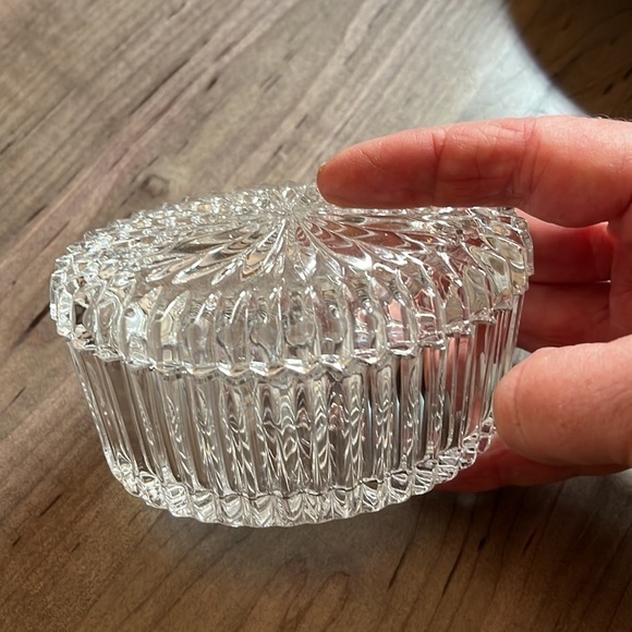 Clear Glass Rippled Trinket Box w/ lid Star 2” x 4.5” in EUC - Picture 3 of 5
